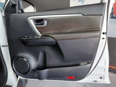 17960Toyota Fortuner018-th.jpg